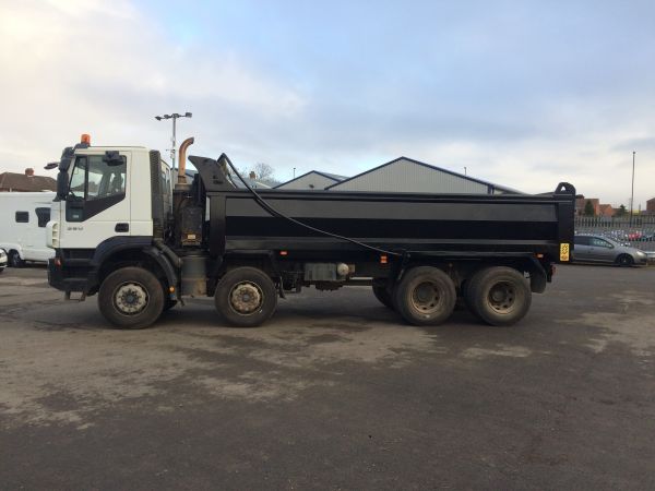 2010 Iveco Trakker 8 x 4 Tipper